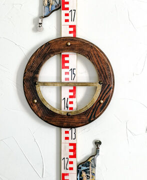 Niveau-ni-metre-Sculpture-murale-2025-130X30-cm